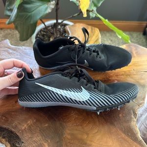Women’s size 7 Nike track cleats. Hardly worn.